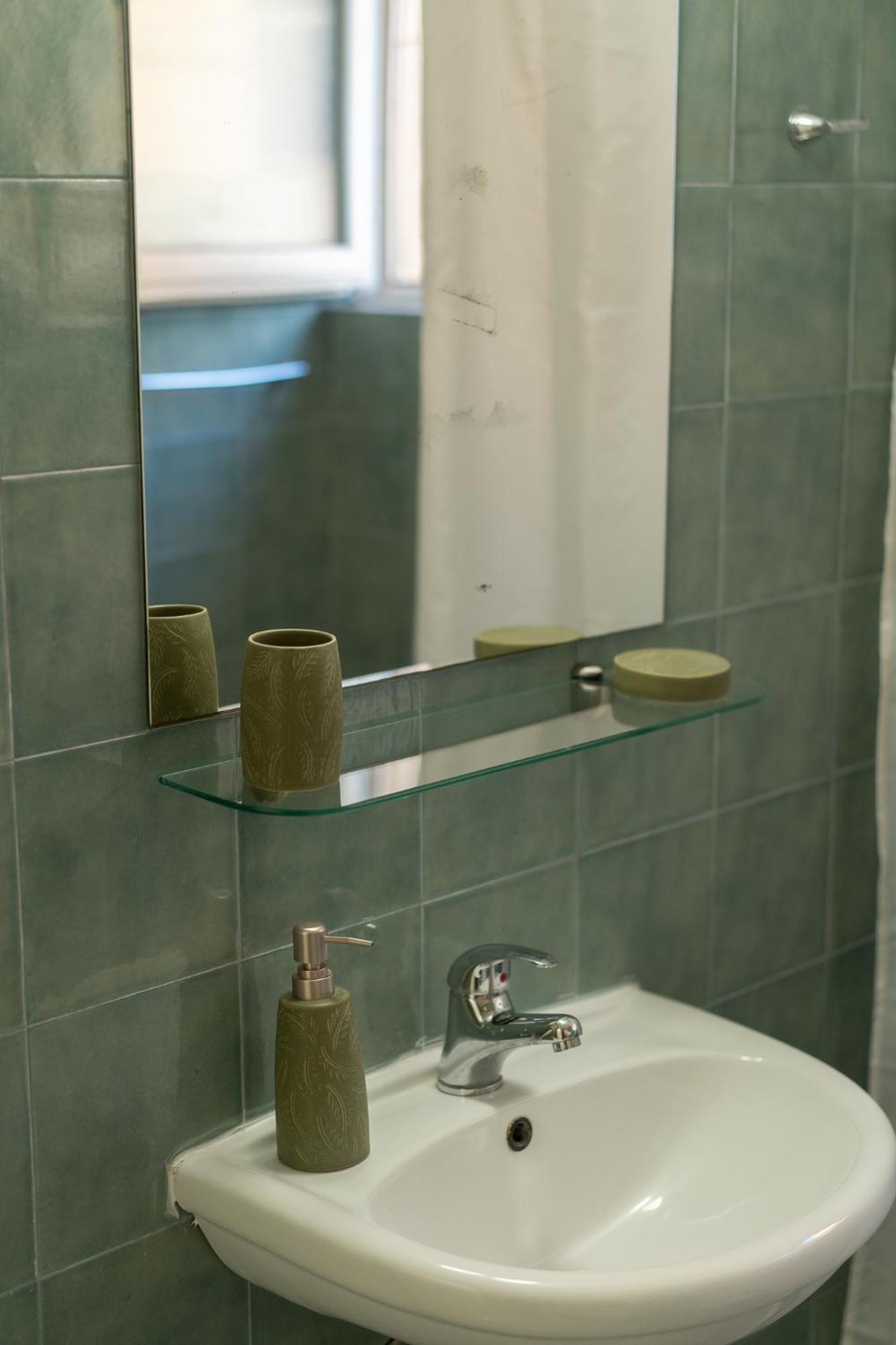 Central Mytilene City-View Apartment For 7 Екстер'єр фото