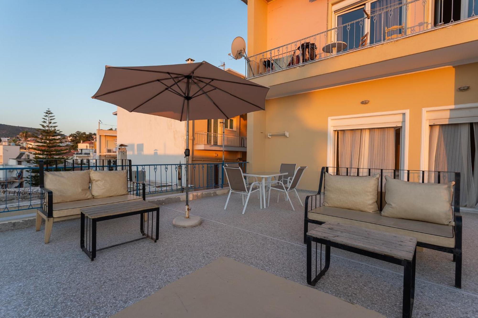 Central Mytilene City-View Apartment For 7 Екстер'єр фото