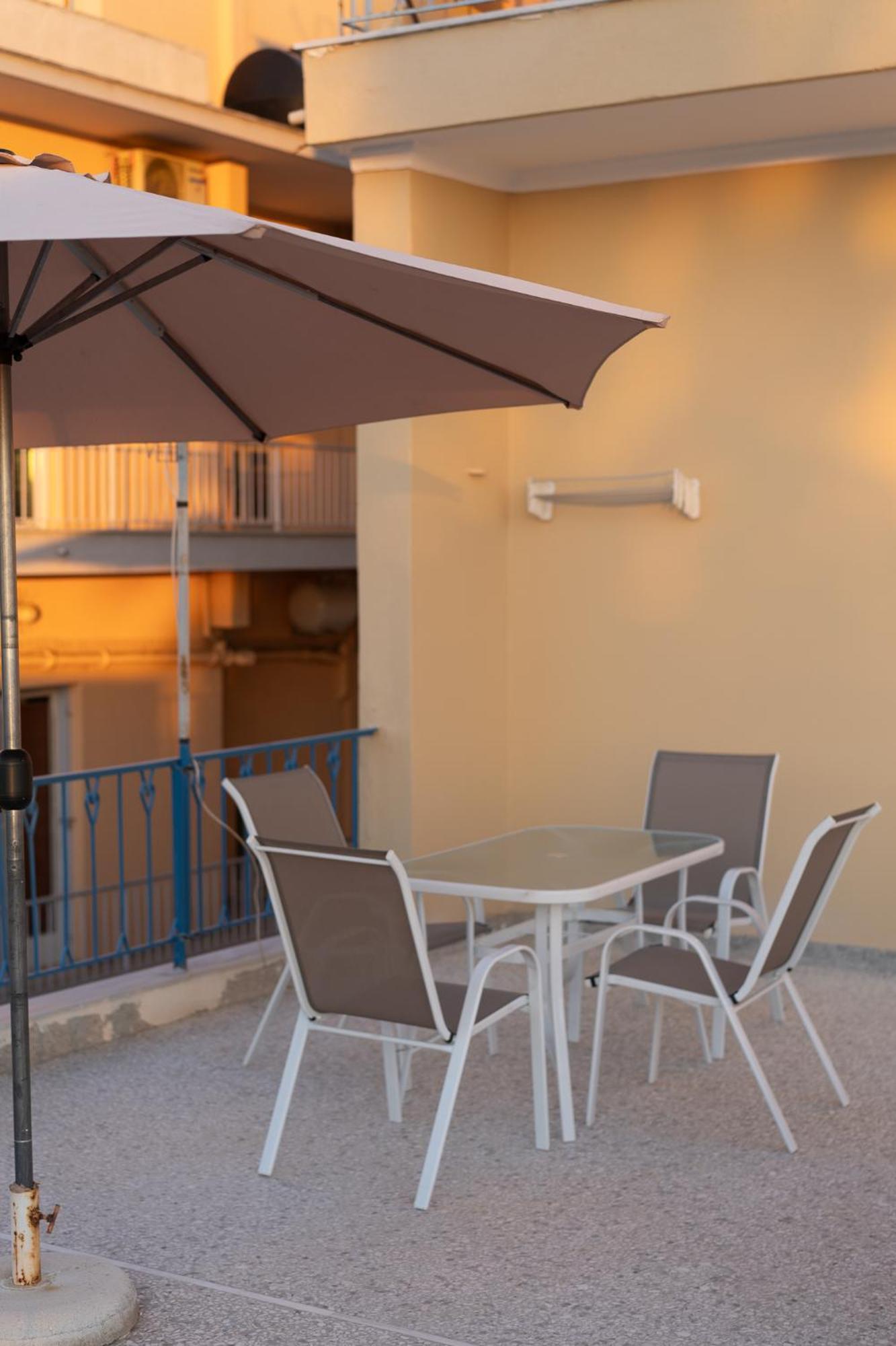 Central Mytilene City-View Apartment For 7 Екстер'єр фото