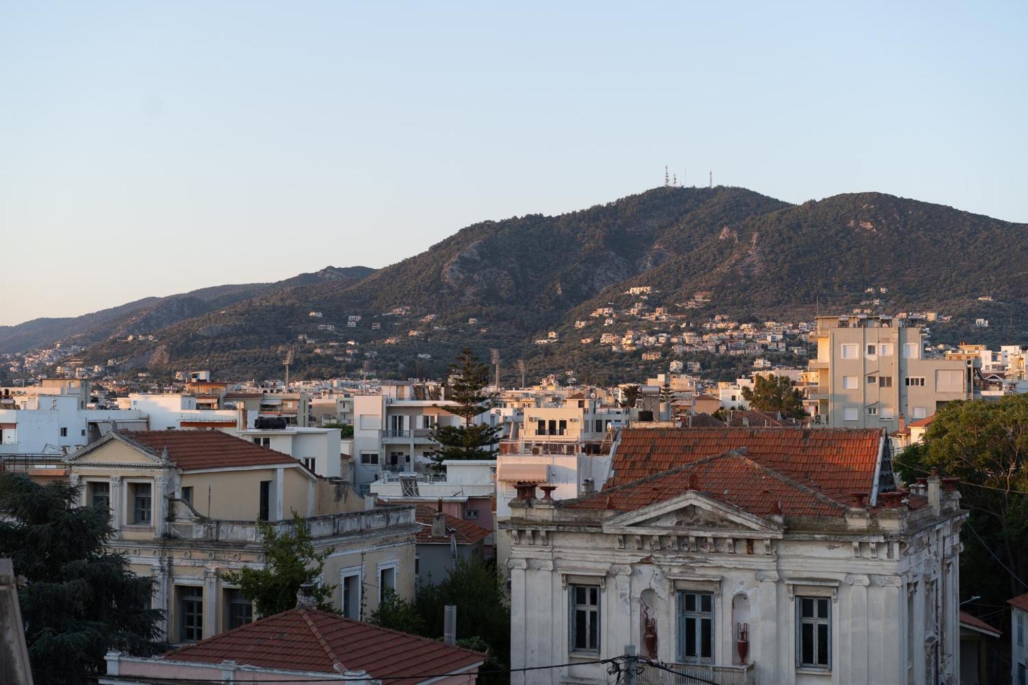 Central Mytilene City-View Apartment For 7 Екстер'єр фото